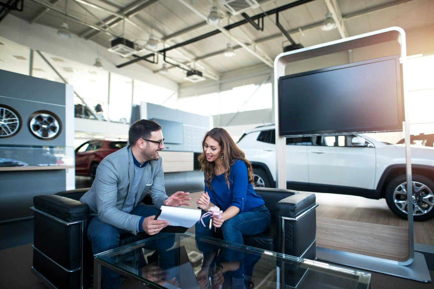 ScreenCloud Article - The Guide to Digital Signage for Car Showrooms
