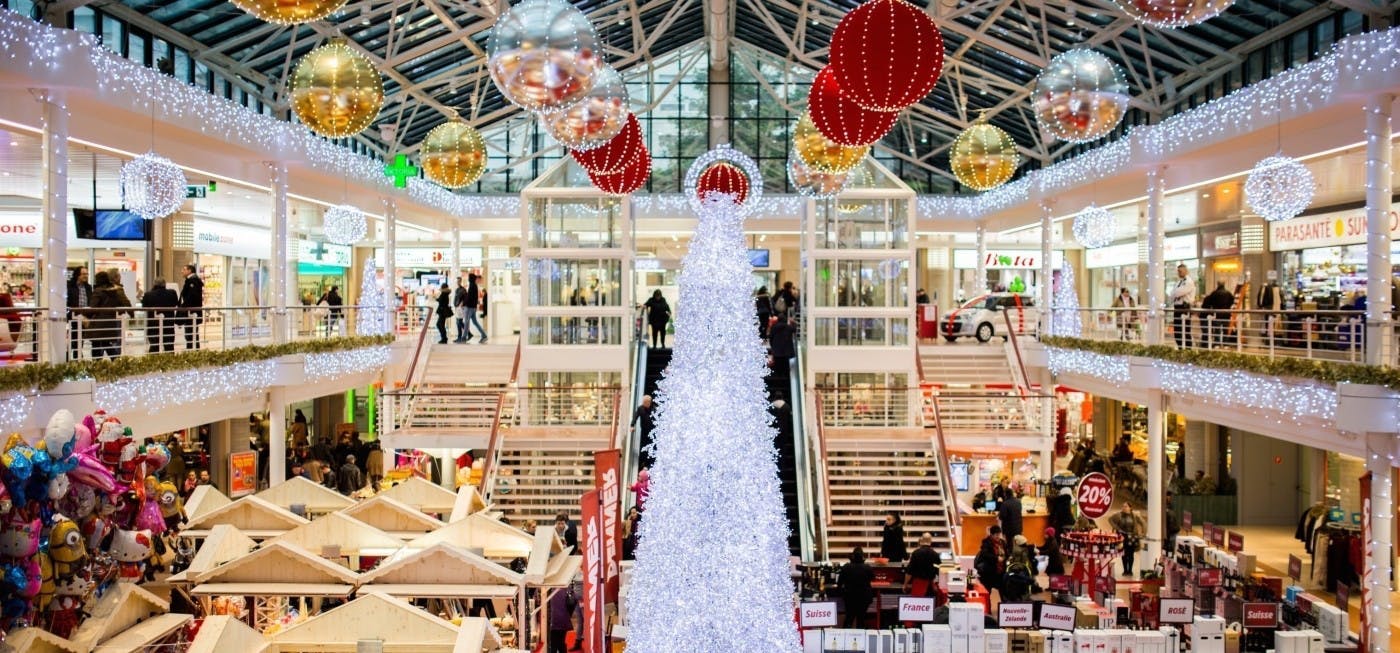 ScreenCloud Article - Content Ideas For Your Store’s Christmas Digital Signage Displays