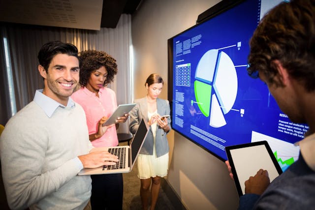 ScreenCloud Article - How Digital Signage Improves Employee Engagement