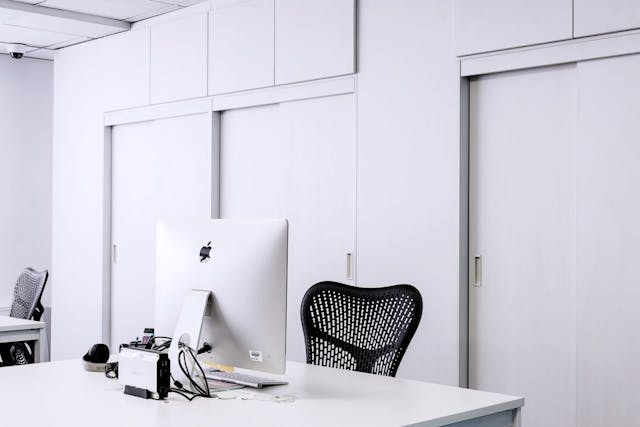 ScreenCloud Article - How to Create a Low-Budget Connected Office Space