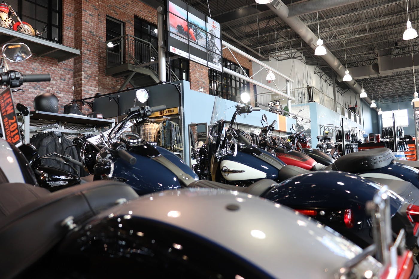 ScreenCloud Article - How Dealership Barnes Harley-Davidson Uses ScreenCloud to Deliver Engaging Promotional Materials to Customers