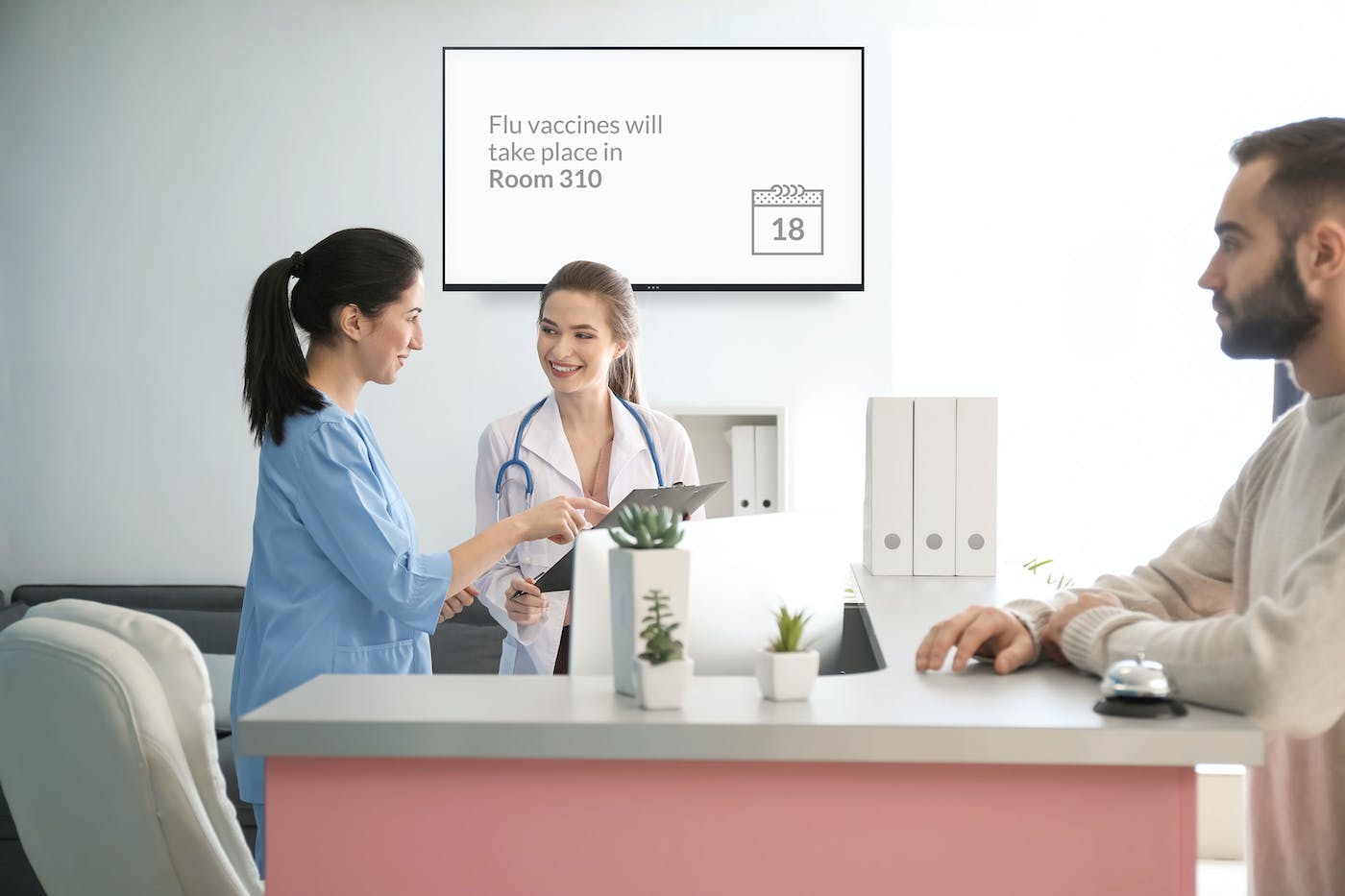 ScreenCloud Article - How Digital Signage Can Support Health Care and Hospital Workers 
