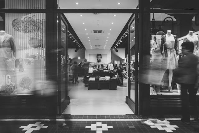 ScreenCloud Article - The Reality of Creating a Smart Connected Store in Retail Today