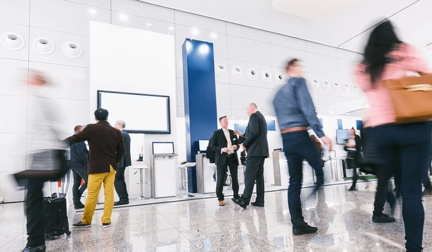 ScreenCloud Article - Connect and Network at Trade Shows with Digital Signage
