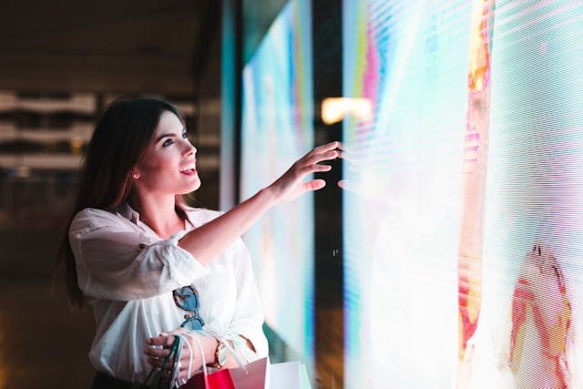ScreenCloud Article - What is Interactive Digital Signage?