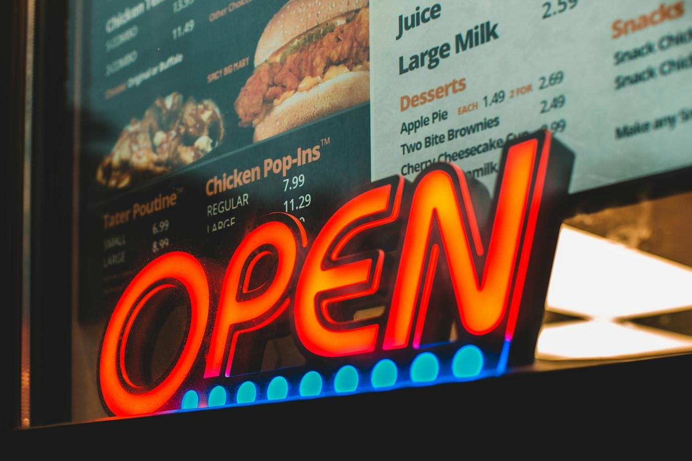 ScreenCloud Article - How Food Menu Media Help QSRs Offer Elevated Digital Dining Experiences